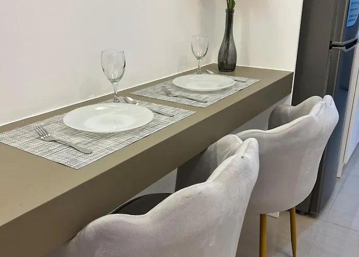 Апартаменты Cq House Luxe With Pool View Near Moa & Airport Манила