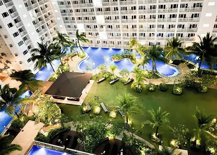 Апартаменты Cq House Luxe With Pool View Near Moa & Airport