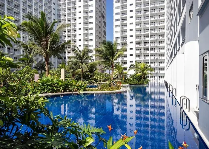 Апартаменты Cq House Luxe With Pool View Near Moa & Airport